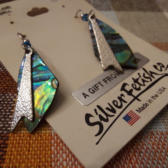 New Zealand Paua Shell Earrings - Picture 1 of 2